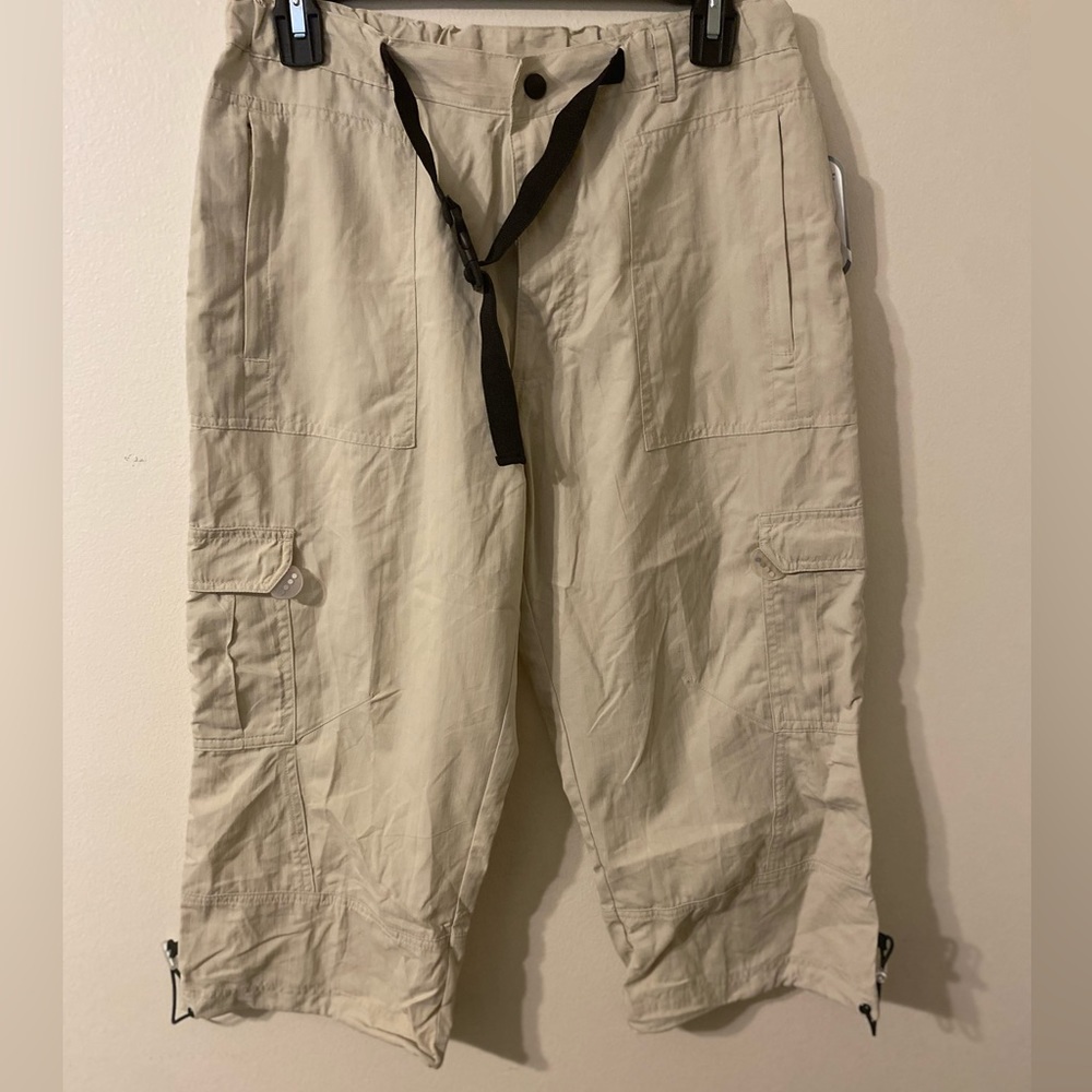New NWT Alpine Design Womens Belted Cargo Capri Khaki Pants Size Medium